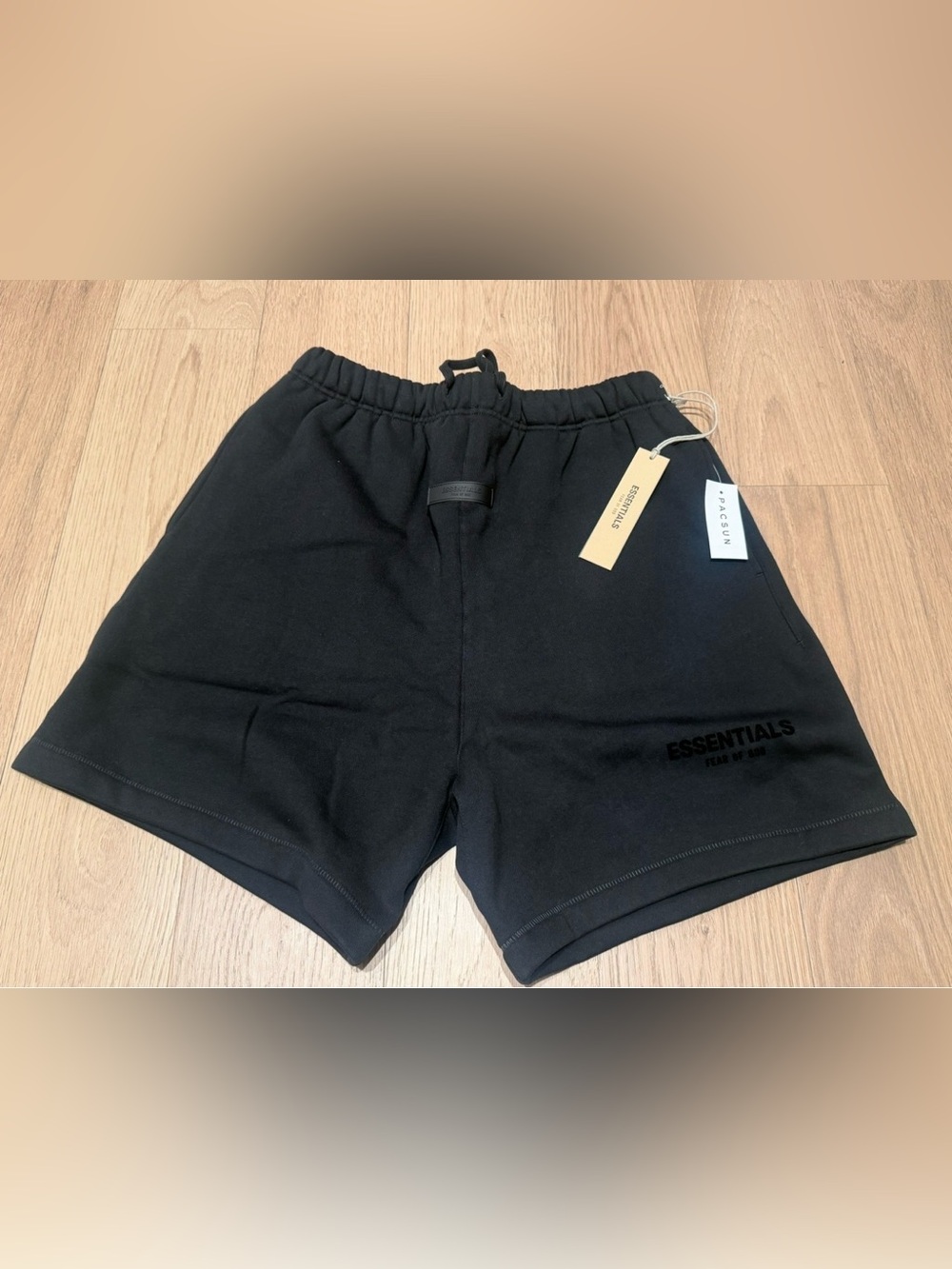 Fear of God Essentials Shorts SS22
Stretch Limo Black - 100% Authentic ( S-L)